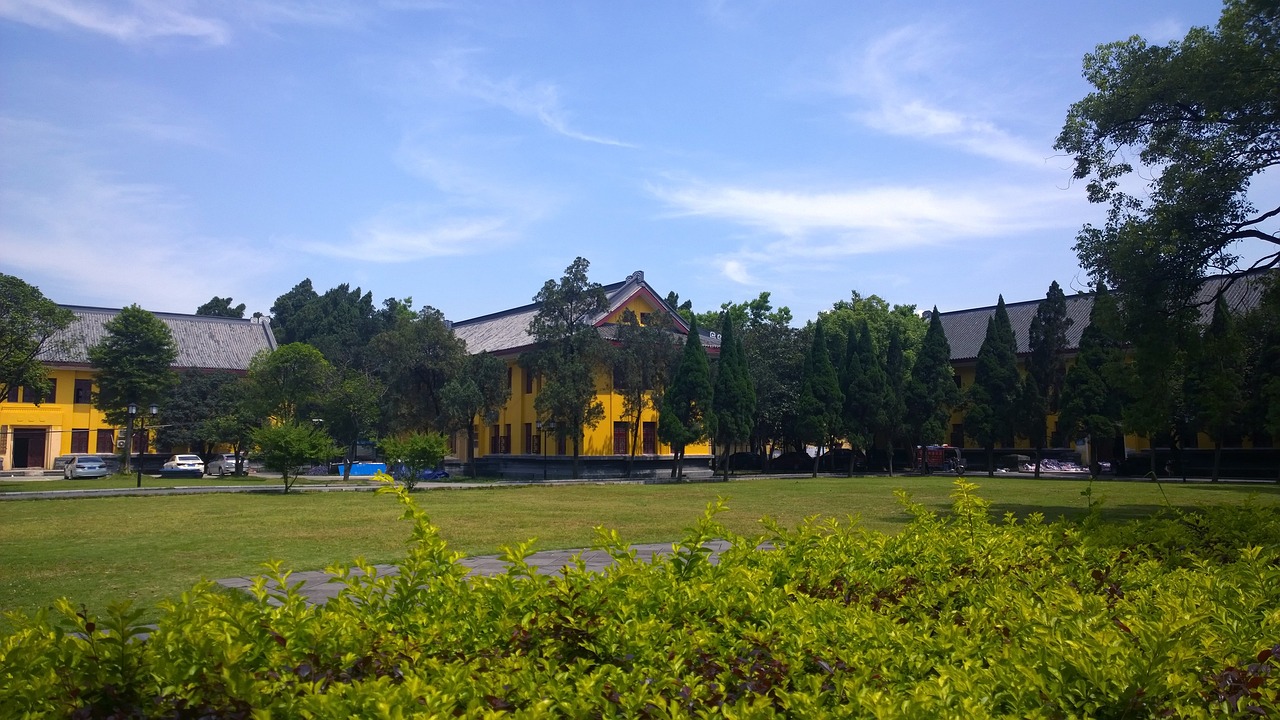 江苏大学与江苏科技大学，两所高校的独特魅力与发展前景